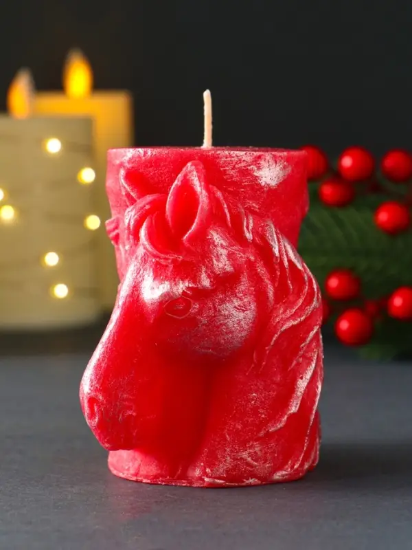 Свеча новогодняя Свеча новогодняя "Барельеф Лошадь" 85х95 мм, ЛАК, красный