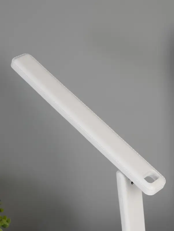 Светильник настольный с подставкой под телефон &laquo;Уно&raquo; 4 Вт LED USB 2700-6500К белый