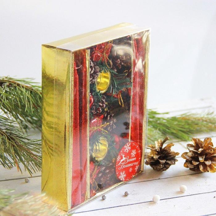 Свеча новогодняя с подсвечником Свеча новогодняя с подсвечником "Красные шишки и подарки" (набор 4 шт) 4х13х17 см, красный