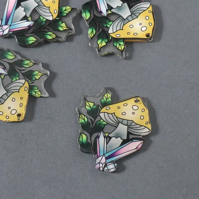 Декор для творчества акрил двусторонний Декор для творчества акрил двусторонний "Мухомор и кристаллы" 3,7х3,3х0,2 см