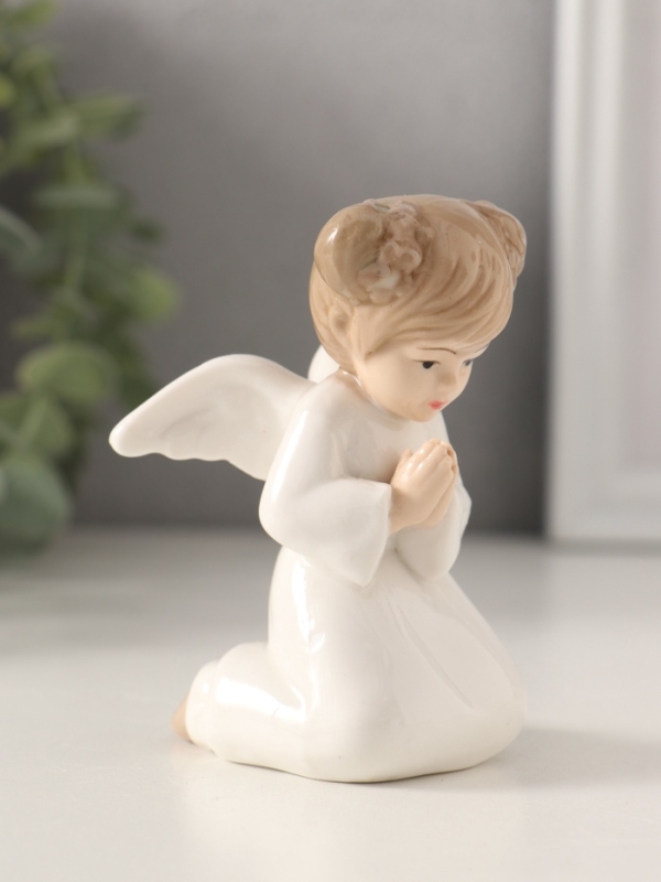 Сувенир керамика "Ангел-девочка с хвостиками - молитва" 8,5х6х6,5 см