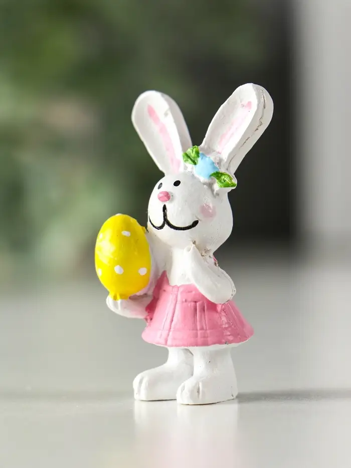 Сувенир полистоун "Белый зайка с яйцом/букетом" МИКС 2,2х3х4,2 см Сувенир полистоун "Белый зайка с яйцом/букетом" МИКС 2,2х3х4,2 см