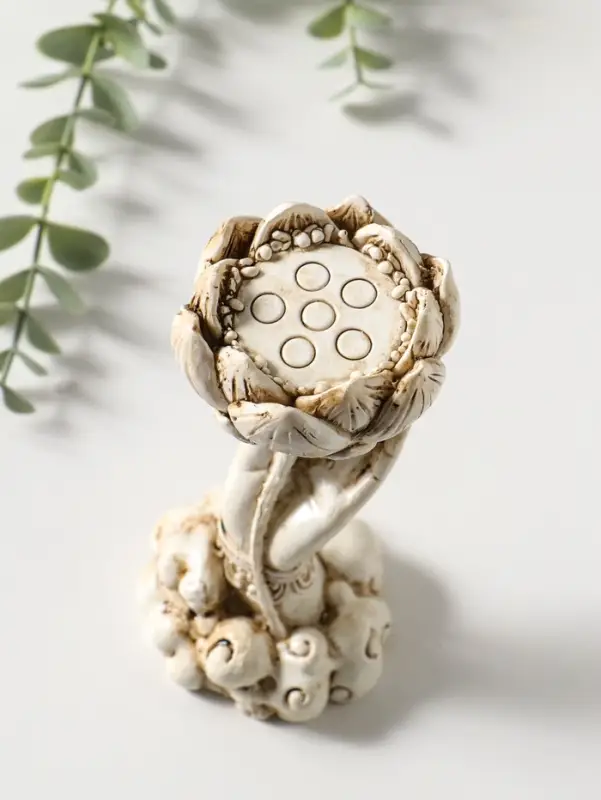 Сувенир полистоун "Рука с лотосом и Буддой" беж 7х7,5х18 см