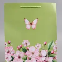 Пакет подарочный ламинированный "Цветы и бабочка" 26 х 12 х 32 см