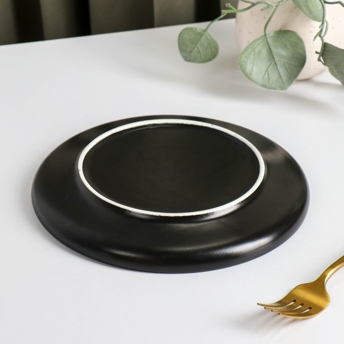 Тарелка керамическая для подачи Black Gold, d=20 см, цвет чёрный Тарелка керамическая для подачи Black Gold, d=20 см, цвет чёрный