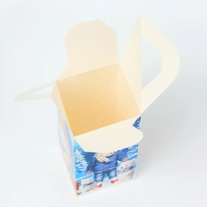 Подарочная коробка Новогодняя Четырехгранка большая «Детвора» с анимацией 10×10×18 см Подарочная коробка Новогодняя Четырехгранка большая «Детвора» с анимацией 10×10×18 см