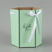 Коробка подарочная складная &laquo;С любовью&raquo;, 17&times;14.8&times;19.5 см, шестигранник
