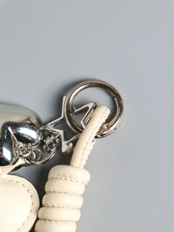 Брелок на карабине кожзам Брелок на карабине кожзам "Сердце" с узлом, белый 21х5,5х1,5 см