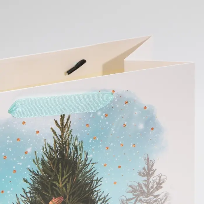 Пакет подарочный новогодний ламинированный «Девушка с ёлкой», ML 23 х 27 х 11,5 см