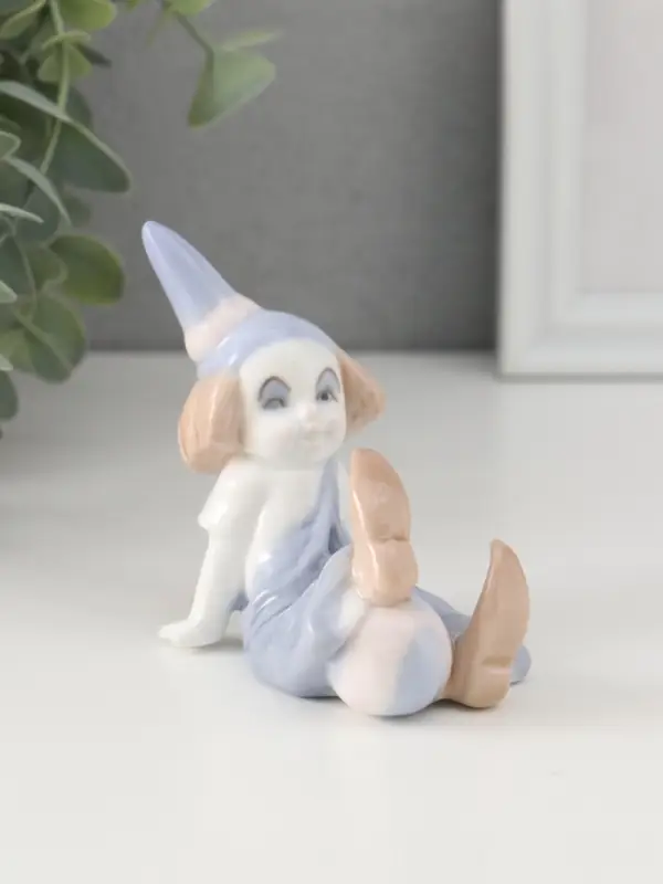 Фигурка керамика &laquo;Маленький клоун в колпаке с мячом&raquo;, 8.5&times;5&times;7 см