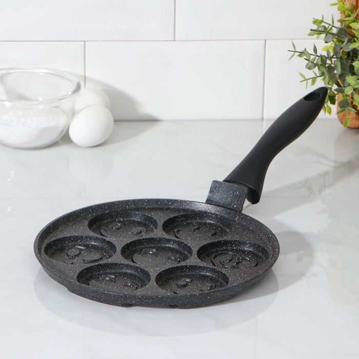 Сковорода «Оладница», d=23 см, пластиковая ручка, антипригарное покрытие, цвет чёрный Сковорода «Оладница», d=23 см, пластиковая ручка, антипригарное покрытие, цвет чёрный