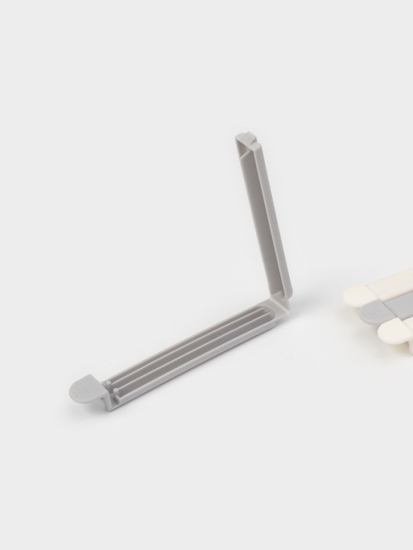 Набор зажимов для пакетов 4 шт, 11х6х1 см, цвет белый/серый Набор зажимов для пакетов 4 шт, 11х6х1 см, цвет белый/серый