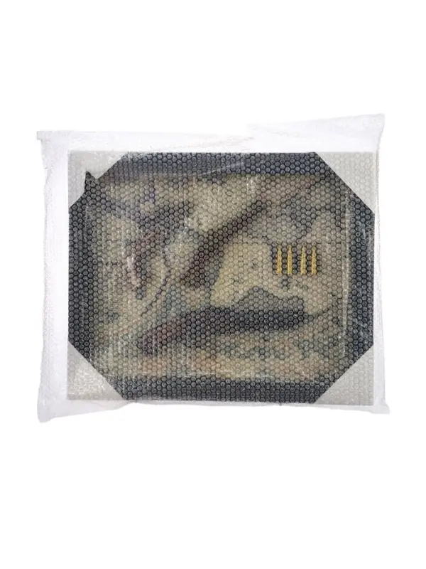 Сувенирное изделие - панно настенное в раме "Карта. Револьверы и 4 пули" 35х43х4,5 см