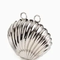 Сумка мини-клатч на магните, в форме ракушки, жёсткий корпус, на длинной цепочке, серебристая