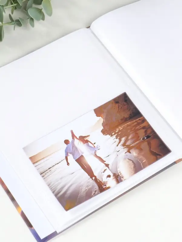 Фотоальбом на 80 фото 10х15 см "Мальчик в полосатой рубашке с мишкой" в коробке 5х19х22,8 см   10962