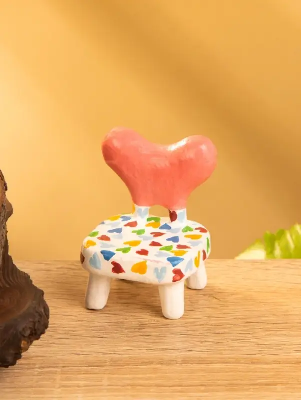 Сувенир «Стульчик с сердечками», 4×4×5.5 см, дерево, разноцветный