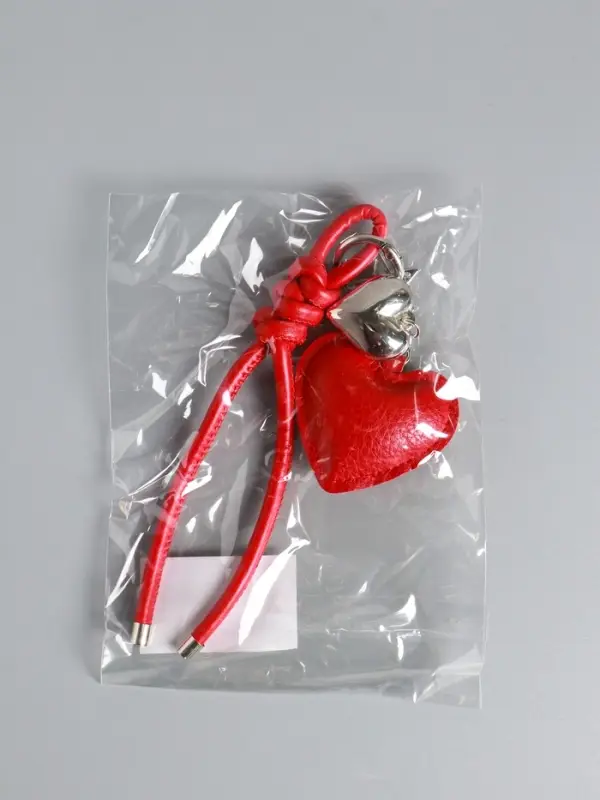 Брелок на карабине кожзам Брелок на карабине кожзам "Сердце" с узлом, красный 21х5,5х1,5 см