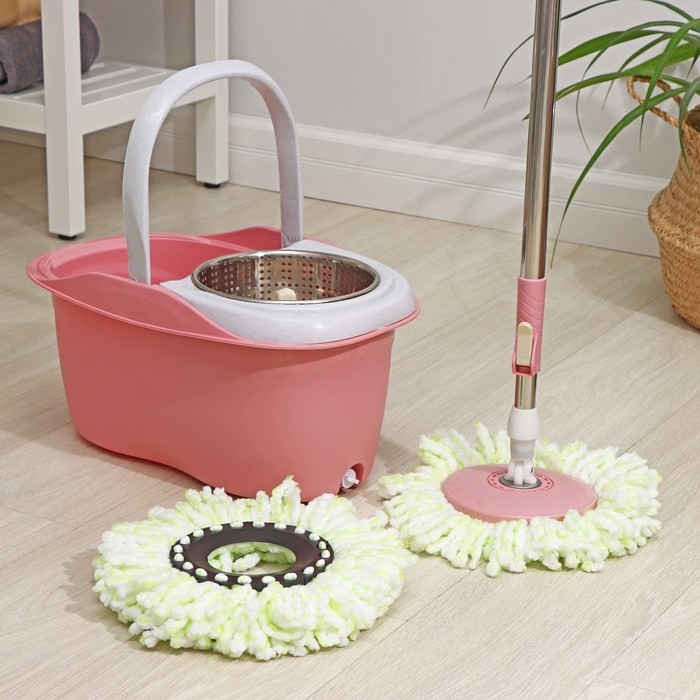 Швабра с отжимом и ведро с металлической центрифугой Доляна, 46,5×28,5×23,5 см, 10 л, телескопическая ручка 86-117,5 см, дополнительная насадка из микрофибры 15,5 см, цвет розовый Швабра с отжимом и ведро с металлической центрифугой Доляна, 46,5×28,5×23,5 см, 10 л, телескопическая ручка 86-117,5 см, дополнительная насадка из микрофибры 15,5 см, цвет розовый
