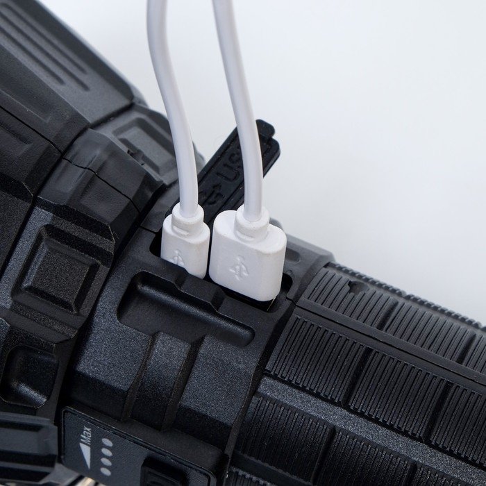 Фонарь ручной 30 Вт, 2100 лм, 4500 мАч, дальность 500 м, P70, индикатор заряда, micro USB Фонарь ручной 30 Вт, 2100 лм, 4500 мАч, дальность 500 м, P70, индикатор заряда, micro USB