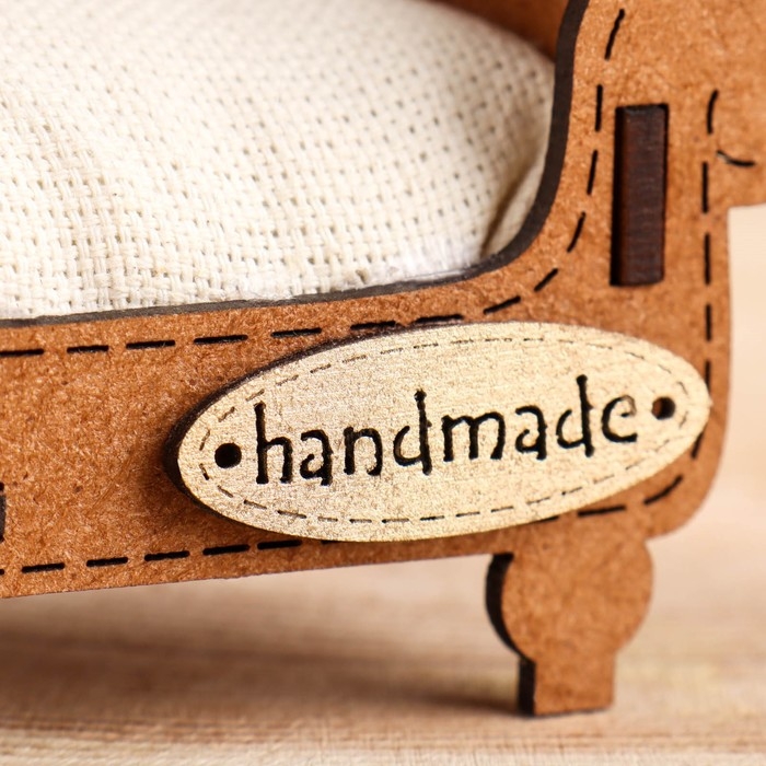 Игольница сувенир Игольница сувенир "Кот в кресле", МДФ, Дуб, 8,5х5х8,5 см