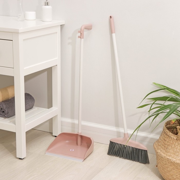 Щётка для пола Доляна, совок 25×23 см, щётка 29×84 см, металлическая ручка 77 см, цвет розовый Щётка для пола Доляна, совок 25×23 см, щётка 29×84 см, металлическая ручка 77 см, цвет розовый