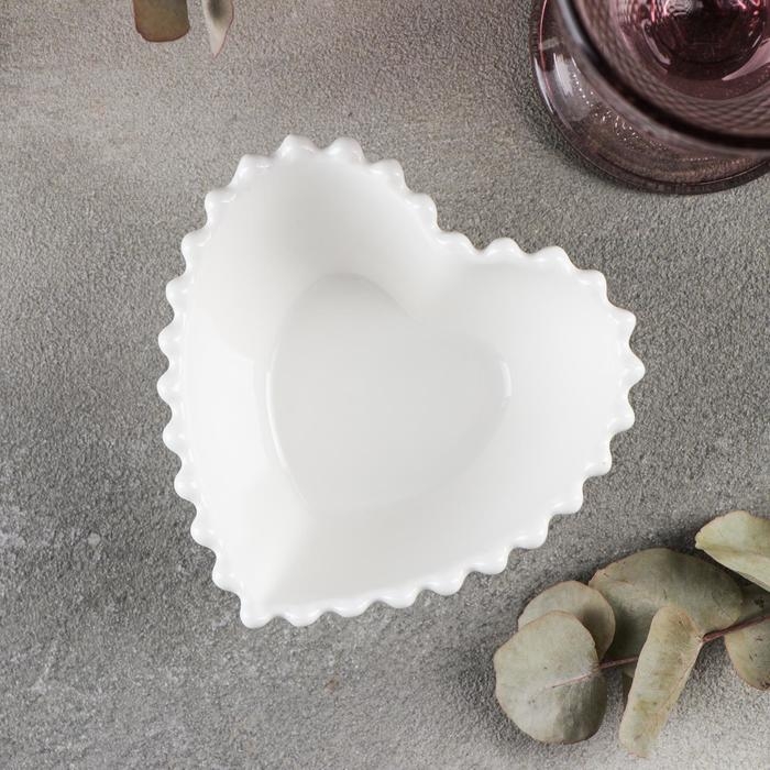 Соусник фарфоровый Magistro «Сердце», 260 мл, d=11,5, цвет белый Соусник фарфоровый Magistro «Сердце», 260 мл, d=11,5, цвет белый