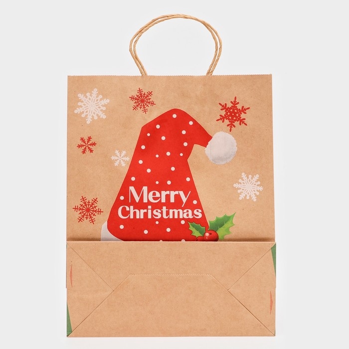 Новый год. Пакет бумажный подарочный новогодний крафт Новый год. Пакет бумажный подарочный новогодний крафт "Новогодняя шапка", 33 × 26 × 12 см.