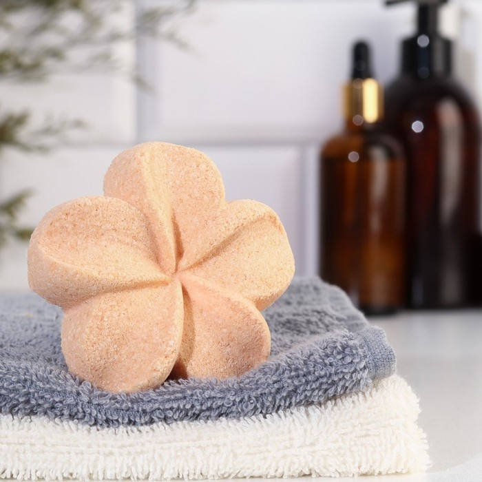 Бомбочка для ванны Бомбочка для ванны "Лилия" с ароматом клубники, 60 г, оранжевая