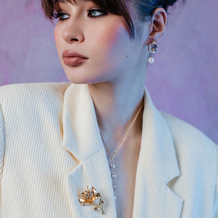 Брошь «Цветок раскрытый», цвет белый в матовом золоте