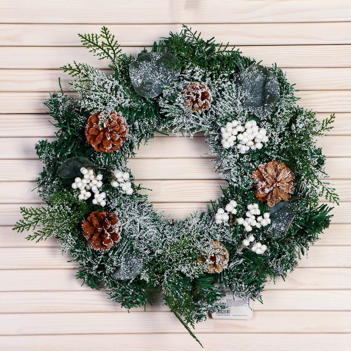 Венок новогодний d- 30 см  Венок новогодний d- 30 см "Уютная сказка" ягоды в снегу шишки