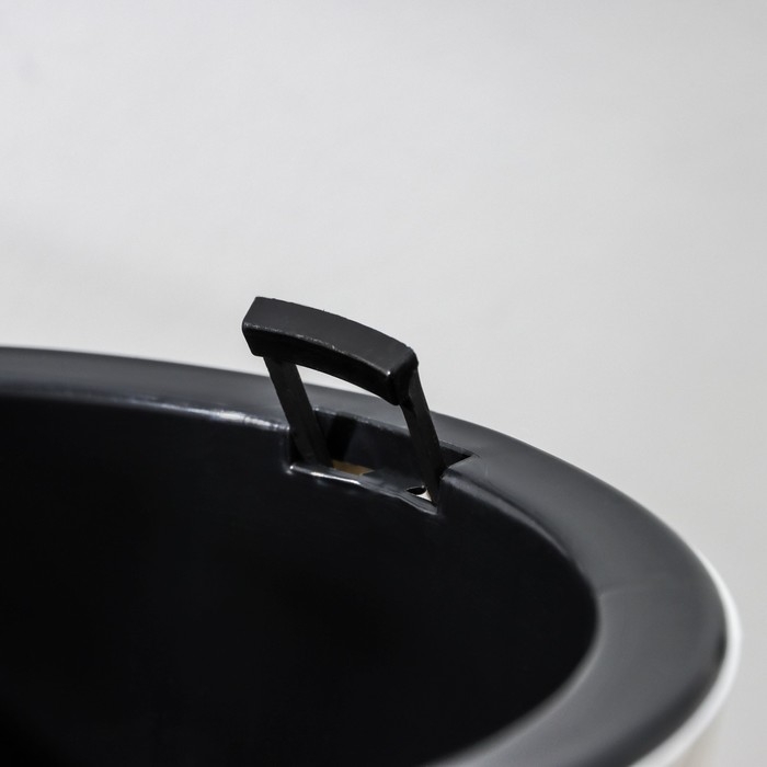 Кашпо для цветов со вставкой «Вдохновение», 4,5 л, цвет чёрно-белый Кашпо для цветов со вставкой «Вдохновение», 4,5 л, цвет чёрно-белый