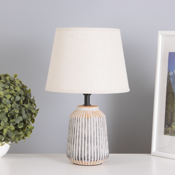 Лампа настольная Лампа настольная "Линии" 1х40Вт Е14 серый/белый 20х20х32см