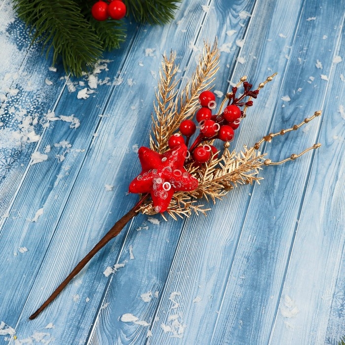 Декор  Декор "Зимние грезы" алая звезда ягоды золотая хвоя, 24 см
