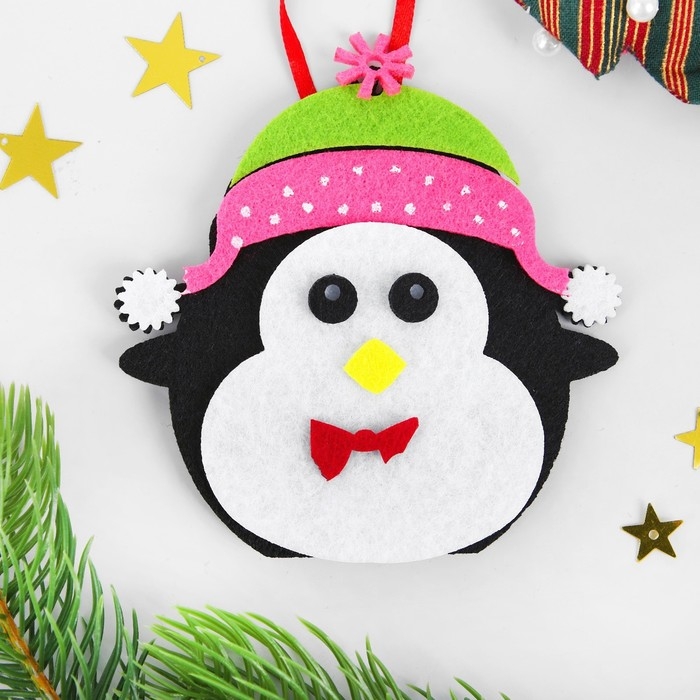 Набор для творчества - создай ёлочное украшение из фетра «Пингвин в шапочке» Набор для творчества - создай ёлочное украшение из фетра «Пингвин в шапочке»