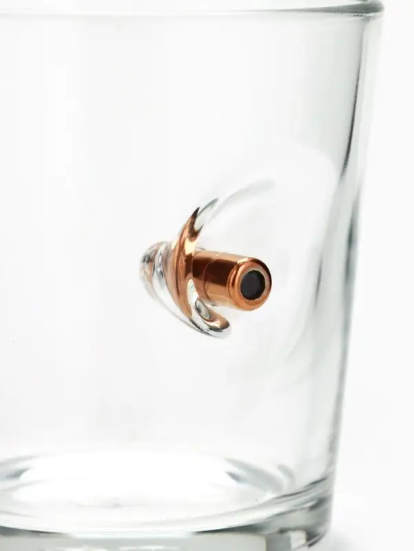 Стакан для виски с пулей &laquo;Непробиваемый&raquo;, в подарочной коробке с местом под бутылку, 250 мл