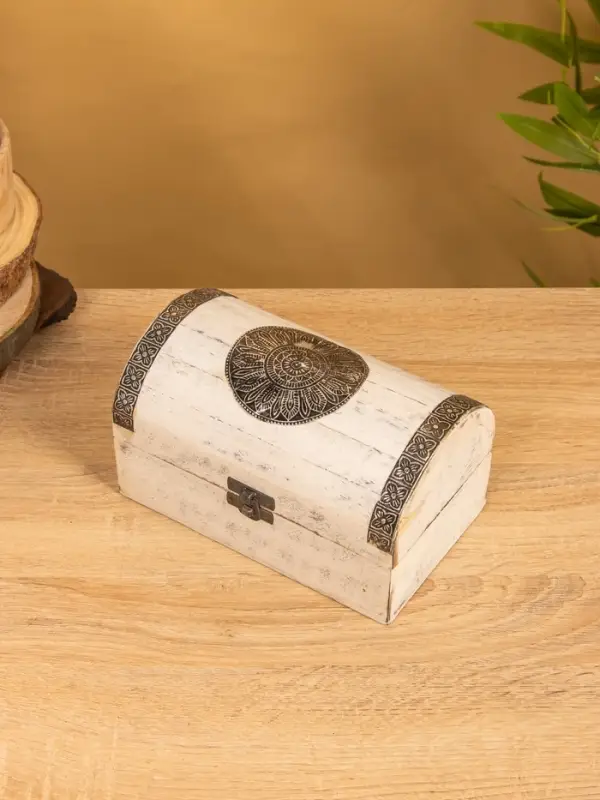 Сундучок Сундучок "Солнце ацтеков" 19х12х11 см, манговое дерево, белый антик
