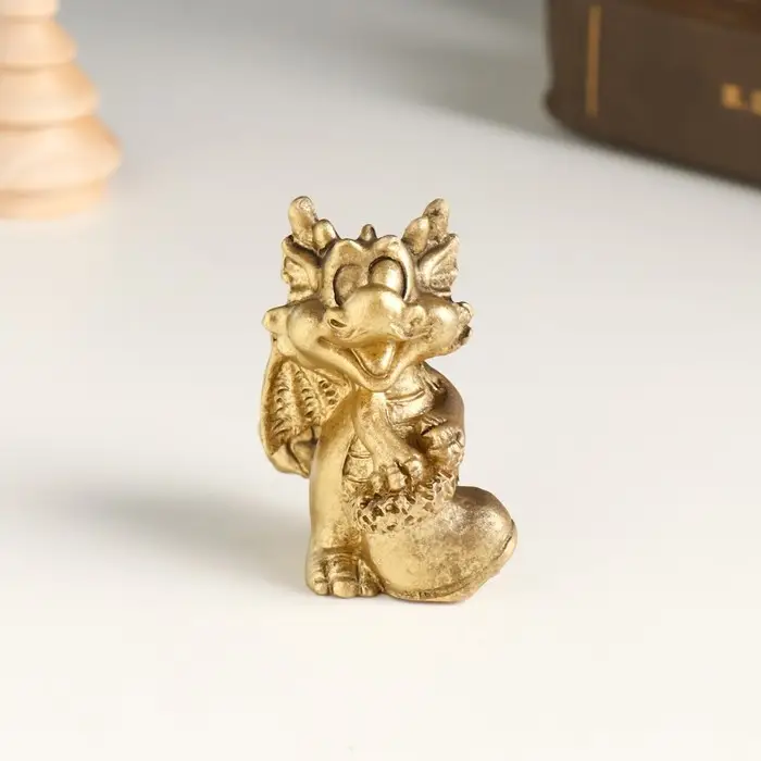 Фигурка полистоун «Бронзовый дракоша с подарками», 4×3×5 см, МИКС Фигурка полистоун «Бронзовый дракоша с подарками», 4×3×5 см, МИКС