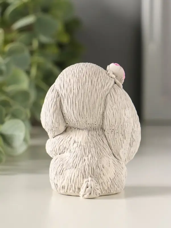 Статуэтка "Кролик с цветком" 7х5х4 см, серый