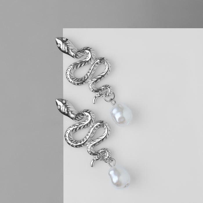 Новый год! Символ года 2025! Серьги с жемчугом «Змея» искушение, бусина, цвет белый в серебре Новый год! Символ года 2025! Серьги с жемчугом «Змея» искушение, бусина, цвет белый в серебре