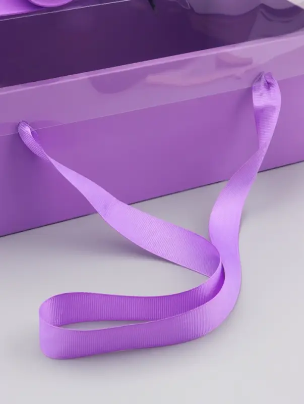 Коробка подарчная с бантом, ручками и прозрачной крышкой 35 х 21 х 15 см Сиреневая