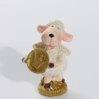 Фигурка полистоун &laquo;Овечка Бяша с золотой монетой&raquo;, 2.5&times;2.5&times;4 см, МИКС