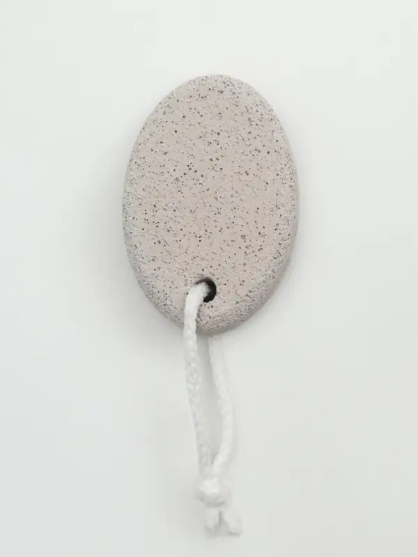 Пемза для педикюра, с подвесом, 7.2×5 см, в коробке, белая