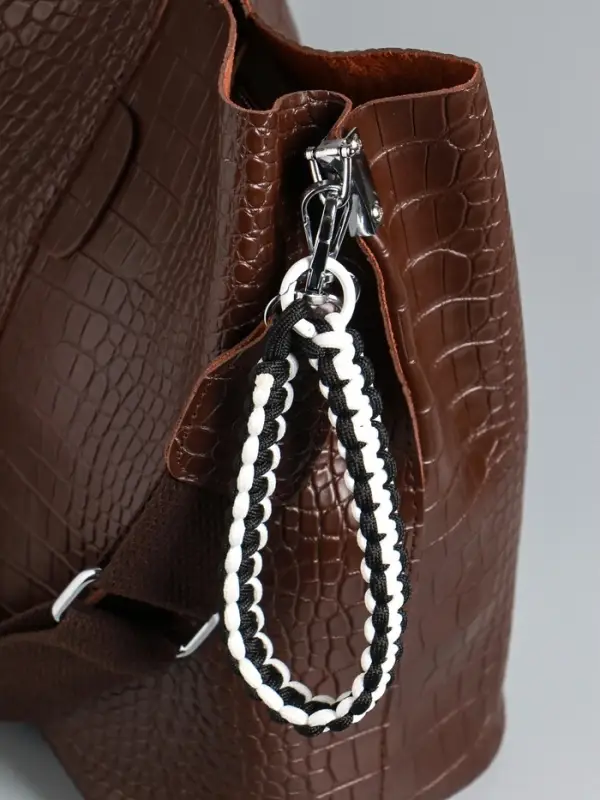 Брелок на карабине Брелок на карабине "Паракорд" шнур 0,5 см чёрно-белый 14,5х1,8х0,8 см