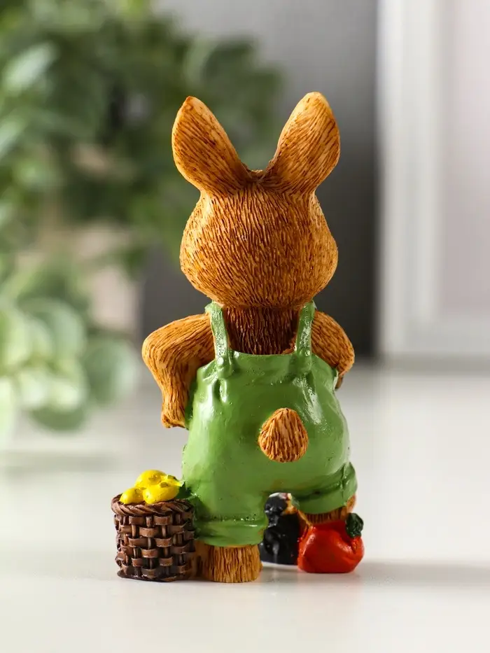 Сувенир полистоун "Зайчик-огородник с корзиной с урожаем" МИКС 4,8х3,2х9 см Сувенир полистоун "Зайчик-огородник с корзиной с урожаем" МИКС 4,8х3,2х9 см
