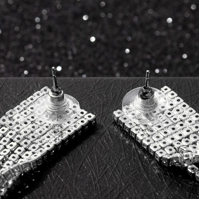 Серьги висячие со стразами «Водопад» ступенчатые, цвет белый в серебре, 17 см Серьги висячие со стразами «Водопад» ступенчатые, цвет белый в серебре, 17 см