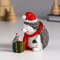 Фигурка полистоун &laquo;Ёжик в красном колпак и шарфе, с подарком и птичкой&raquo;, 8.5&times;5&times;9.5 см