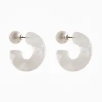 Серьги акрил &laquo;Полукольцо с бусиной №10&raquo;, белые