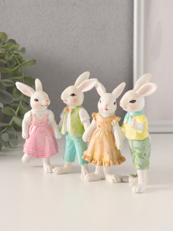 Сувенир полистоун  Сувенир полистоун "Нарядные кролики - праздничный хоровод" 16,5х6,5х11 см