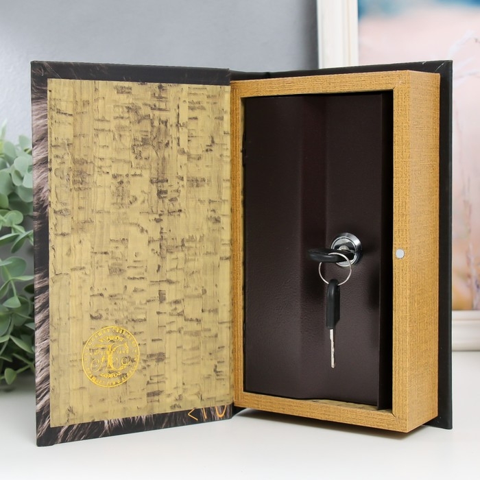 Сейф-книга дерево кожзам Сейф-книга дерево кожзам "Лев - дикая жизнь" 21х13х5 см