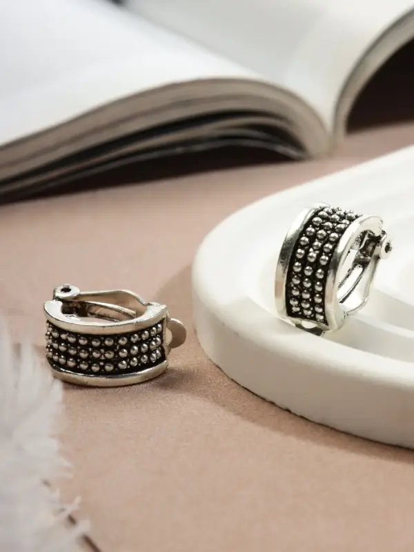 Клипсы для ушей QF &laquo;Грейс&raquo;, шарики, цвет чернёное серебро